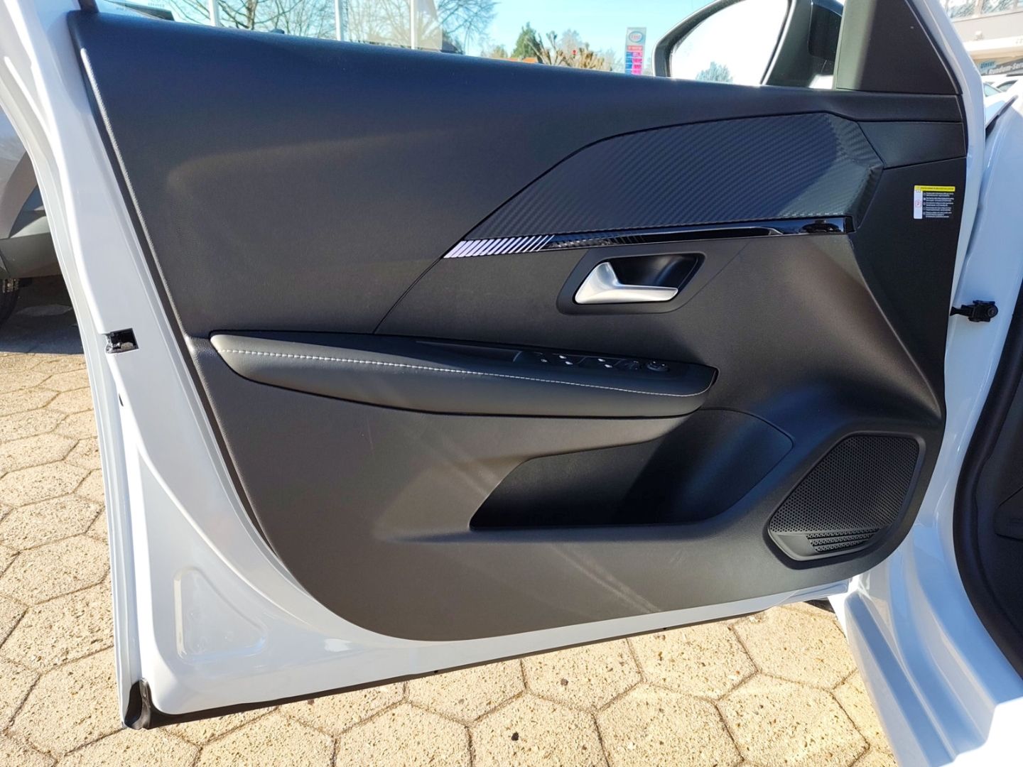 Peugeot e-208 - Bild 13