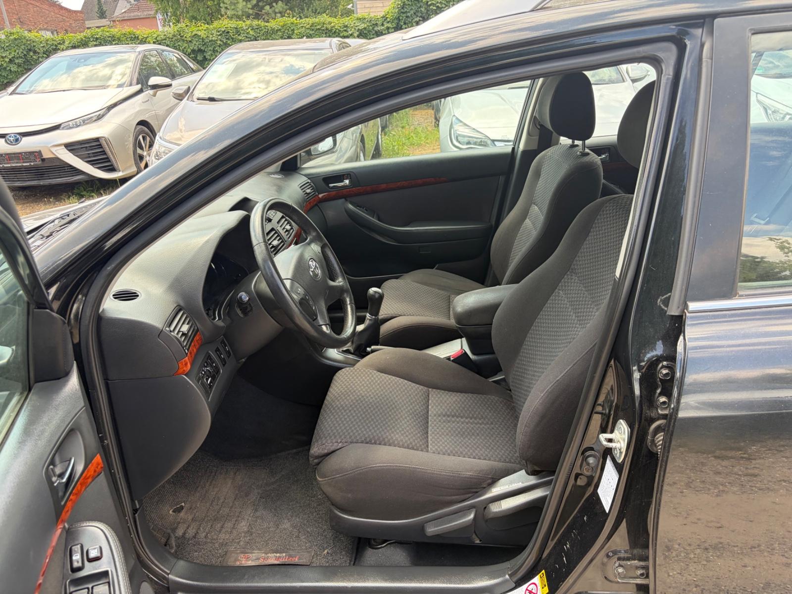 Toyota Avensis 2004 — photo 9
