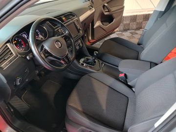 Volkswagen Tiguan - 5