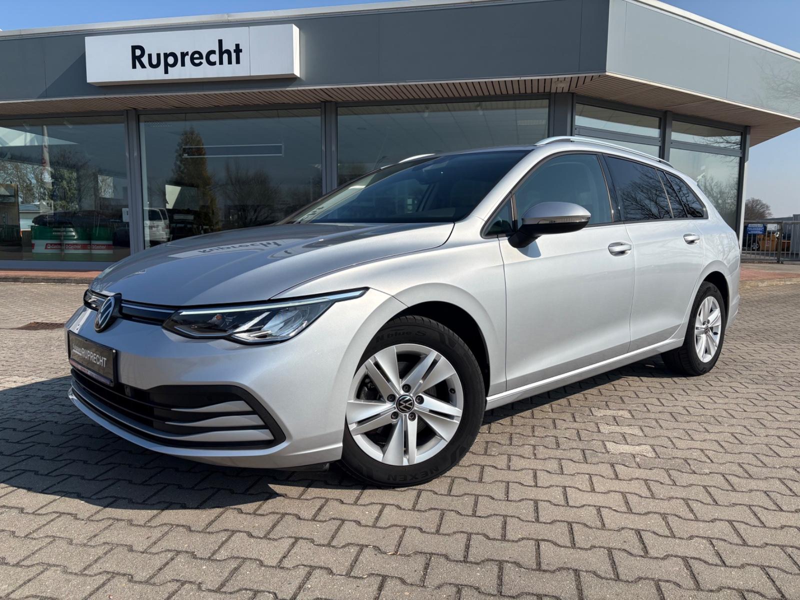 Volkswagen Golf VIII Variant 1.5 TSI Life App ACC DAB PDC