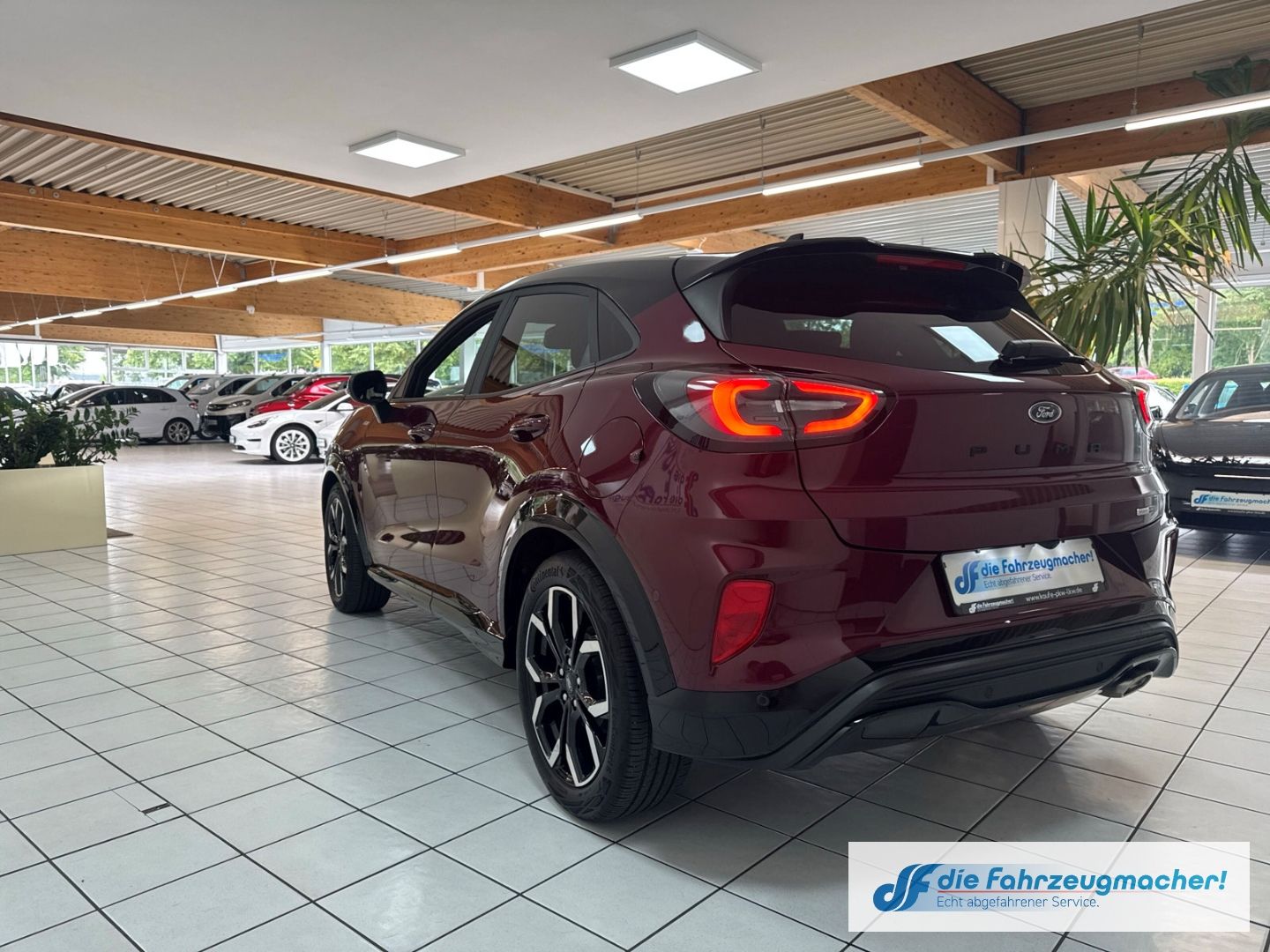Fahrzeugabbildung Ford Puma Vivid Ruby Edition 1.0 EcoBoost Mild Hybrid