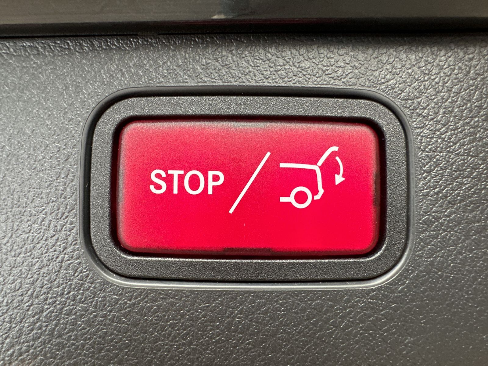 Fahrzeugabbildung Mercedes-Benz C 200d T Avantgarde NAV+LED+KAM+VCOCKPIT+CARPLAY