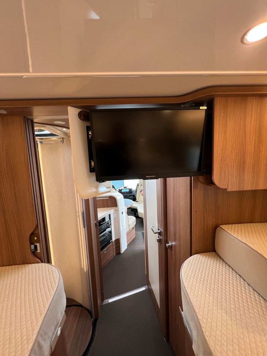 Fahrzeugabbildung Carthago Chic e-line I 50 LE DA Mercedes Sprinter Silver