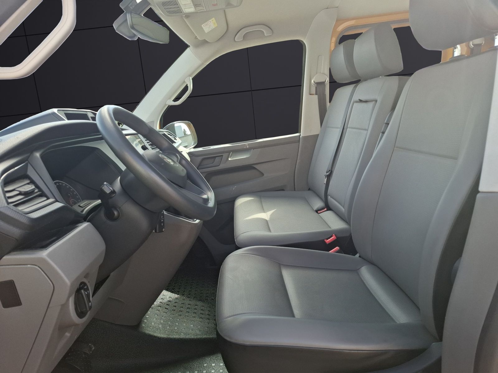 Fahrzeugabbildung Volkswagen T6 Transporter T6.1 DoKa LR Klima AHK