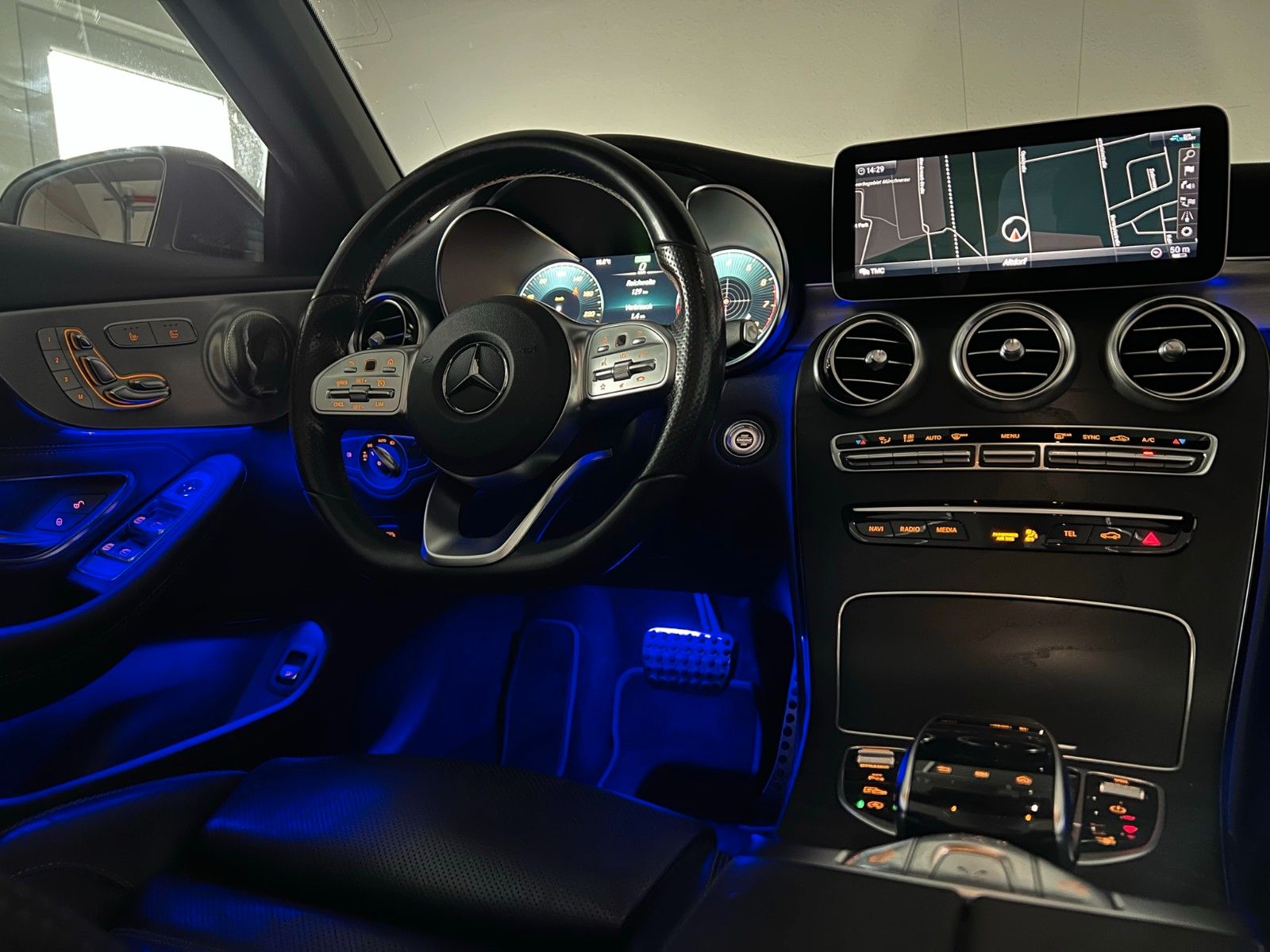 Fahrzeugabbildung Mercedes-Benz C 300 Cabrio AMG-LINE/VRTL COCPIT/360*/BURMESTER