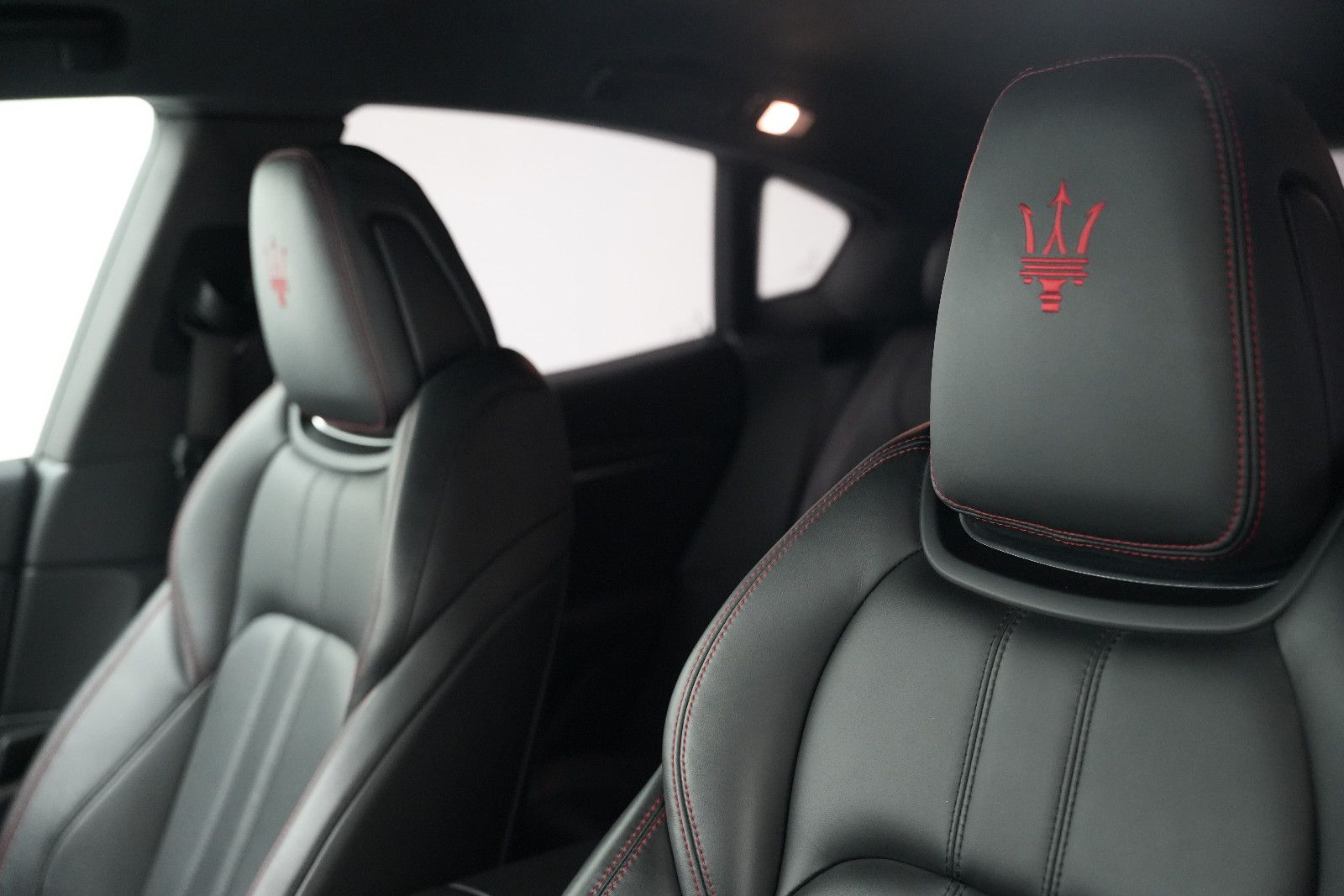 Fahrzeugabbildung Maserati Levante S/CARBON/HARMAN-KARDON/KAMERA/BRD