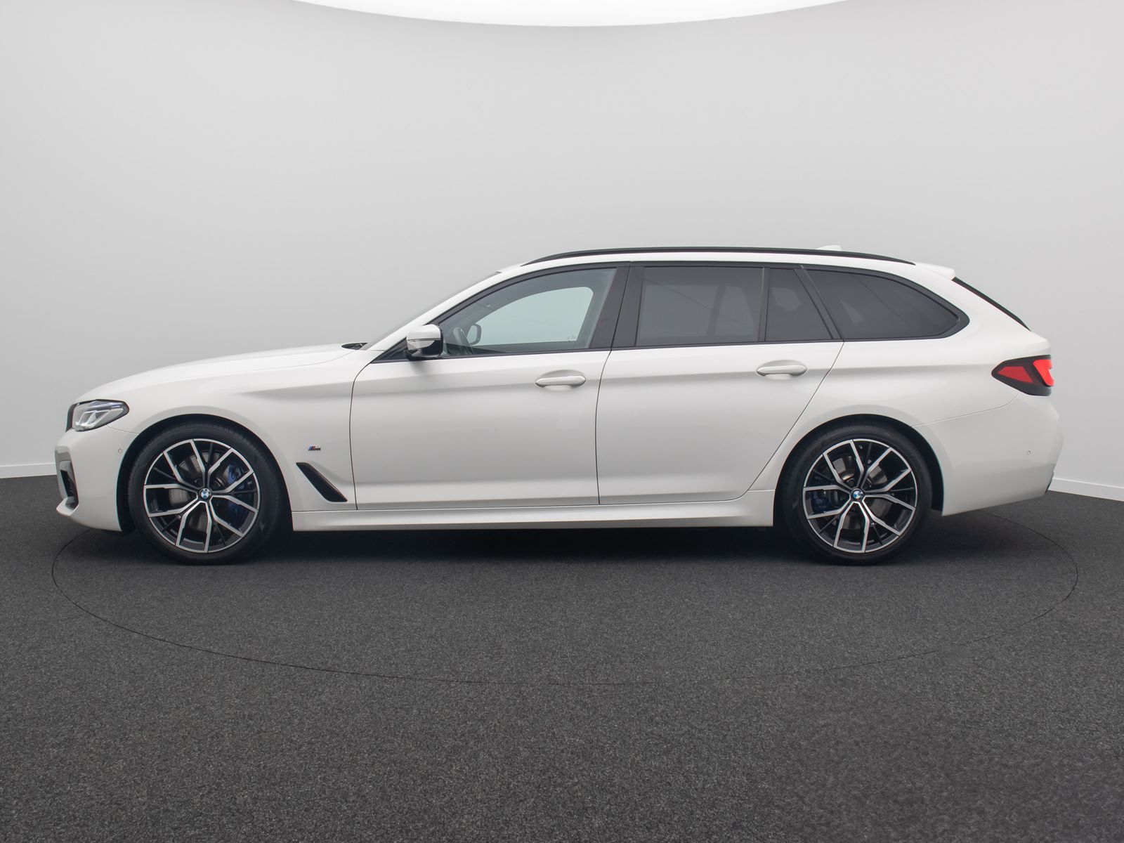 Fahrzeugabbildung BMW 530d xD M Sport DAB Kamera HUD Laser 4*Klima 19"