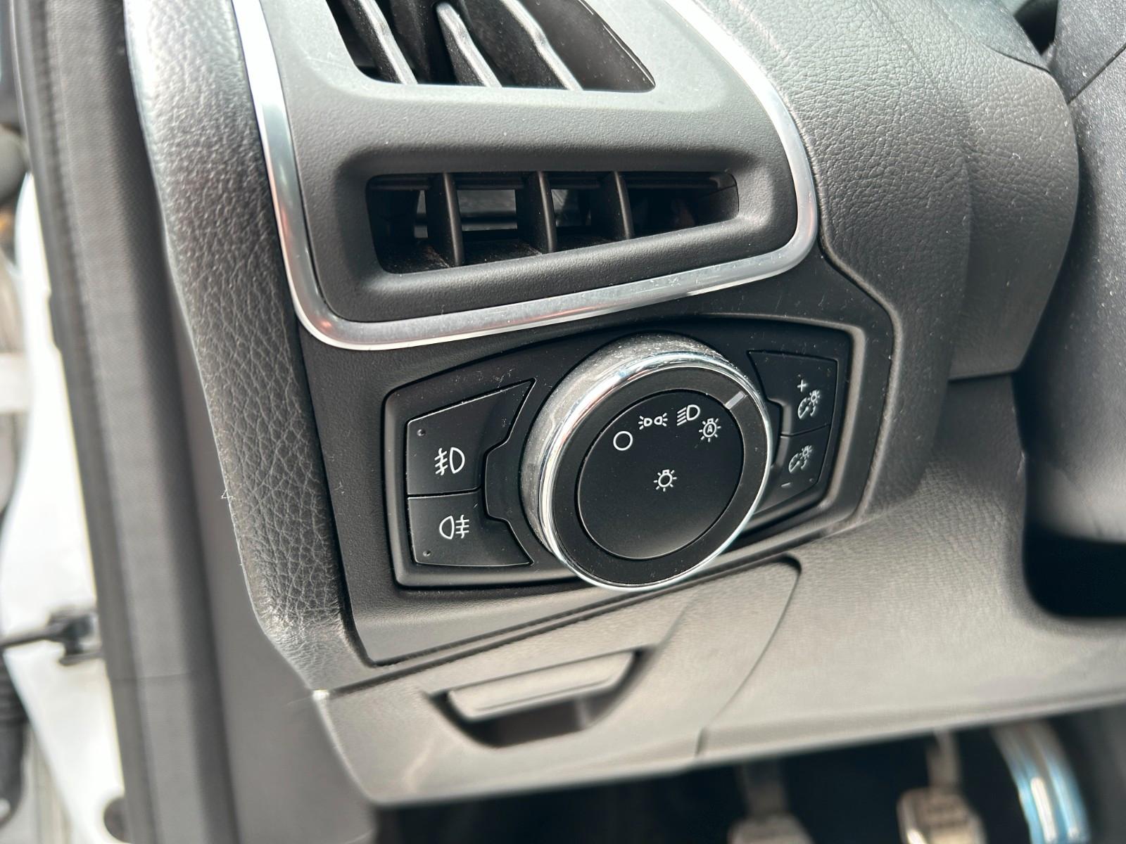 Ford Focus 2013 — photo 15