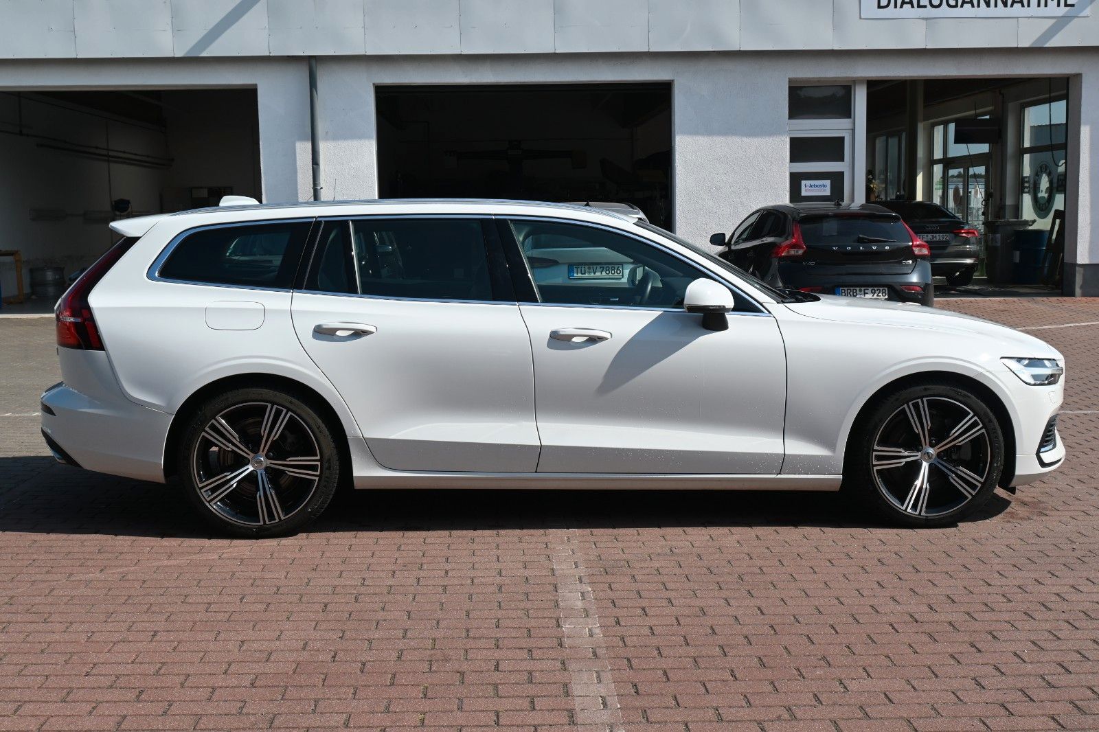 Fahrzeugabbildung Volvo V60 T6 Inscription PHEV AWD *Pano*RFK*LED*