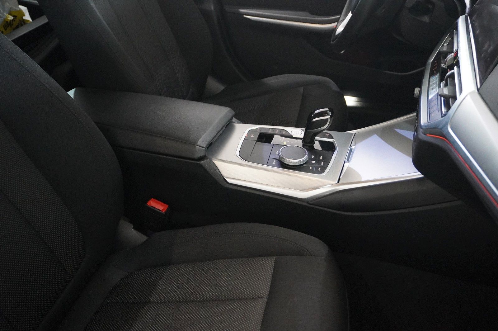 Fahrzeugabbildung BMW 330D TOURING X-DRIVE NAVI/LED/KAMERA/VIRT./SPORT