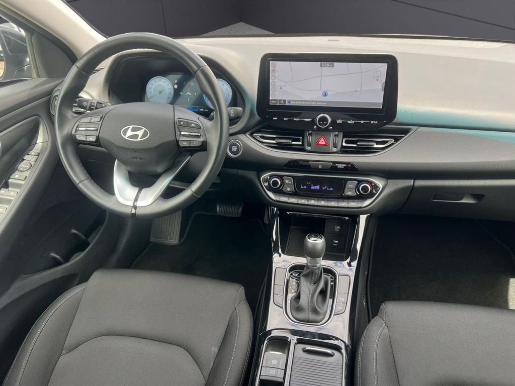 HYUNDAI i30 KLIMA,NAVI,TEMPOMAT,PDC,RFK,AUTOMATIK,BT HYUNDAI i30 KLIMA,NAVI,TEMPOMAT,PDC,RFK,AUTOMATIK,BT