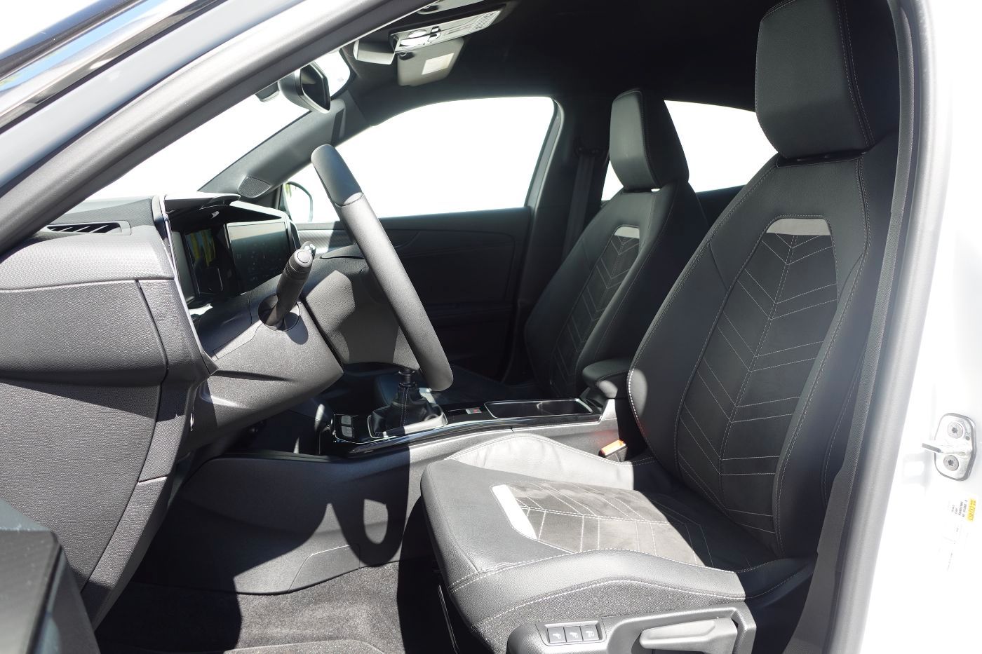 Fahrzeugabbildung Opel Mokka 1.2 Turbo Ultimate KlimaA,Navi,SHZ,PDC