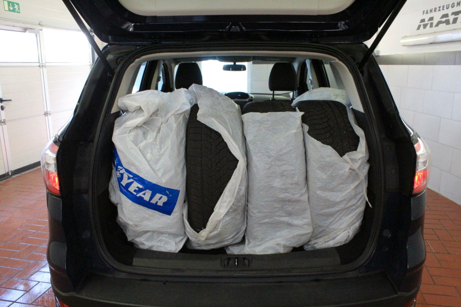 Fahrzeugabbildung Ford Kuga 1,5 Trend 4x2 Gewerbespecial