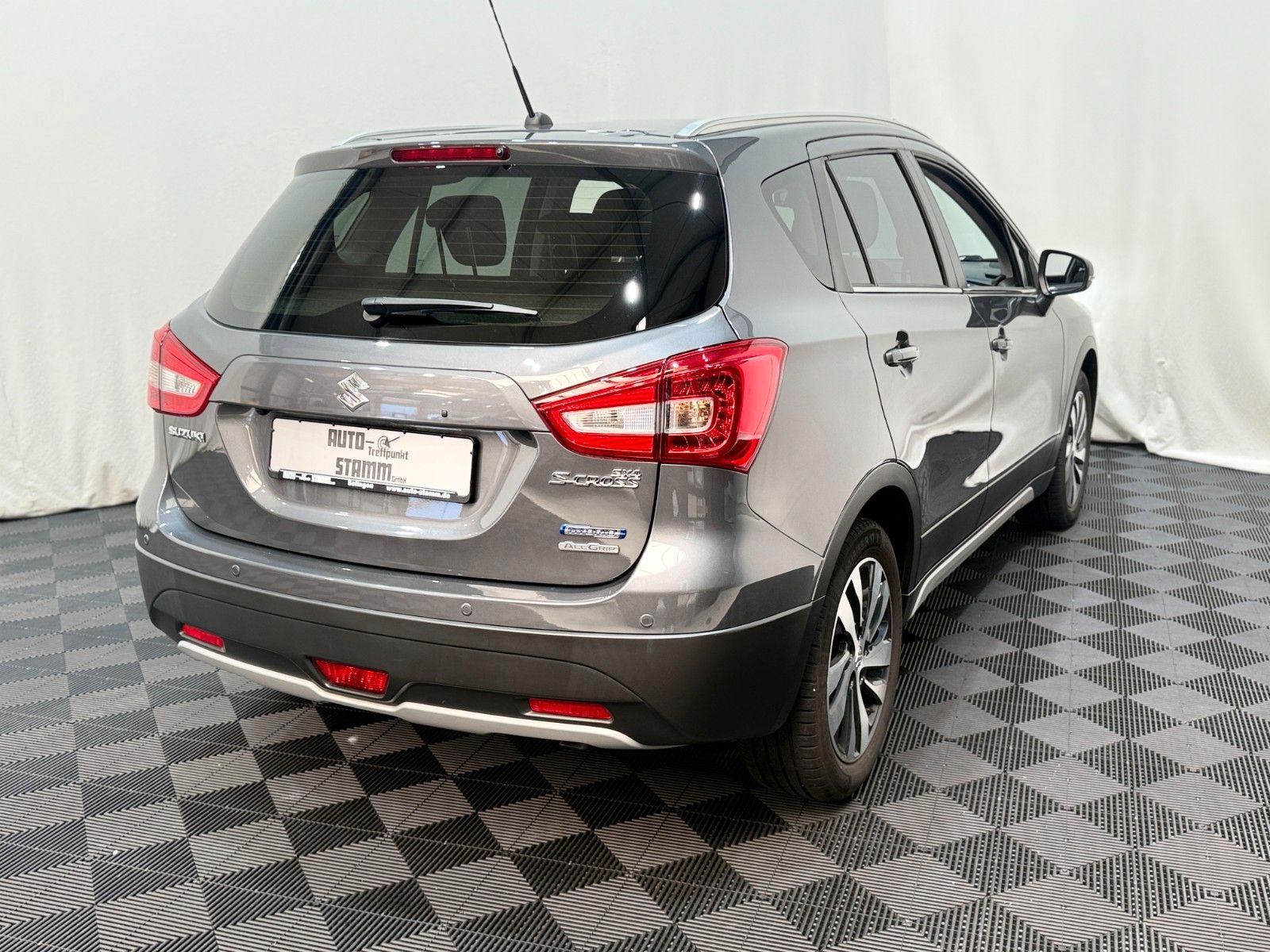 Fahrzeugabbildung Suzuki SX4 S-Cross Comfort+ 4x4 / 1. Hand / Navi / RFK