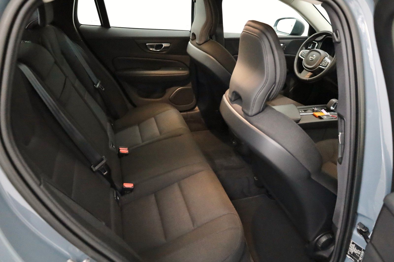 Fahrzeugabbildung Volvo V60 B4 D Momentum Core, Navi,LED,Carplay,DAB