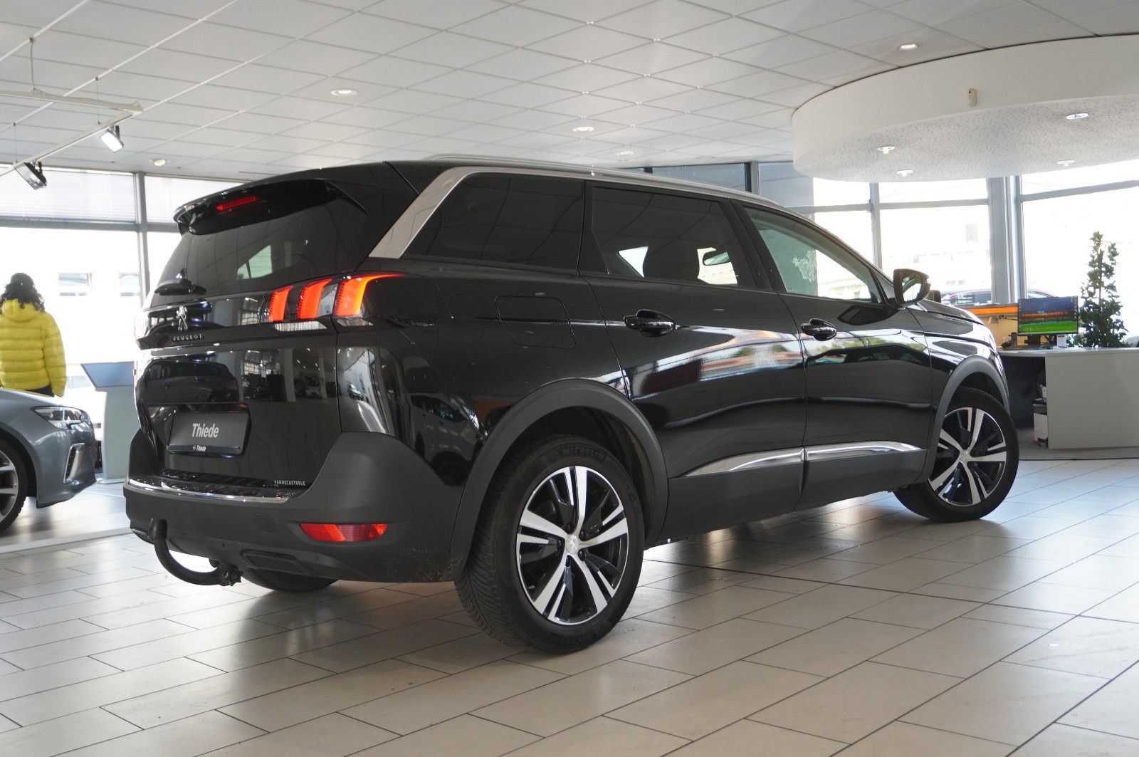 Fahrzeugabbildung Peugeot 5008 1.5D ALLURE NAVI/LED/KAMERA/VIRT/SH/DAB/AHK