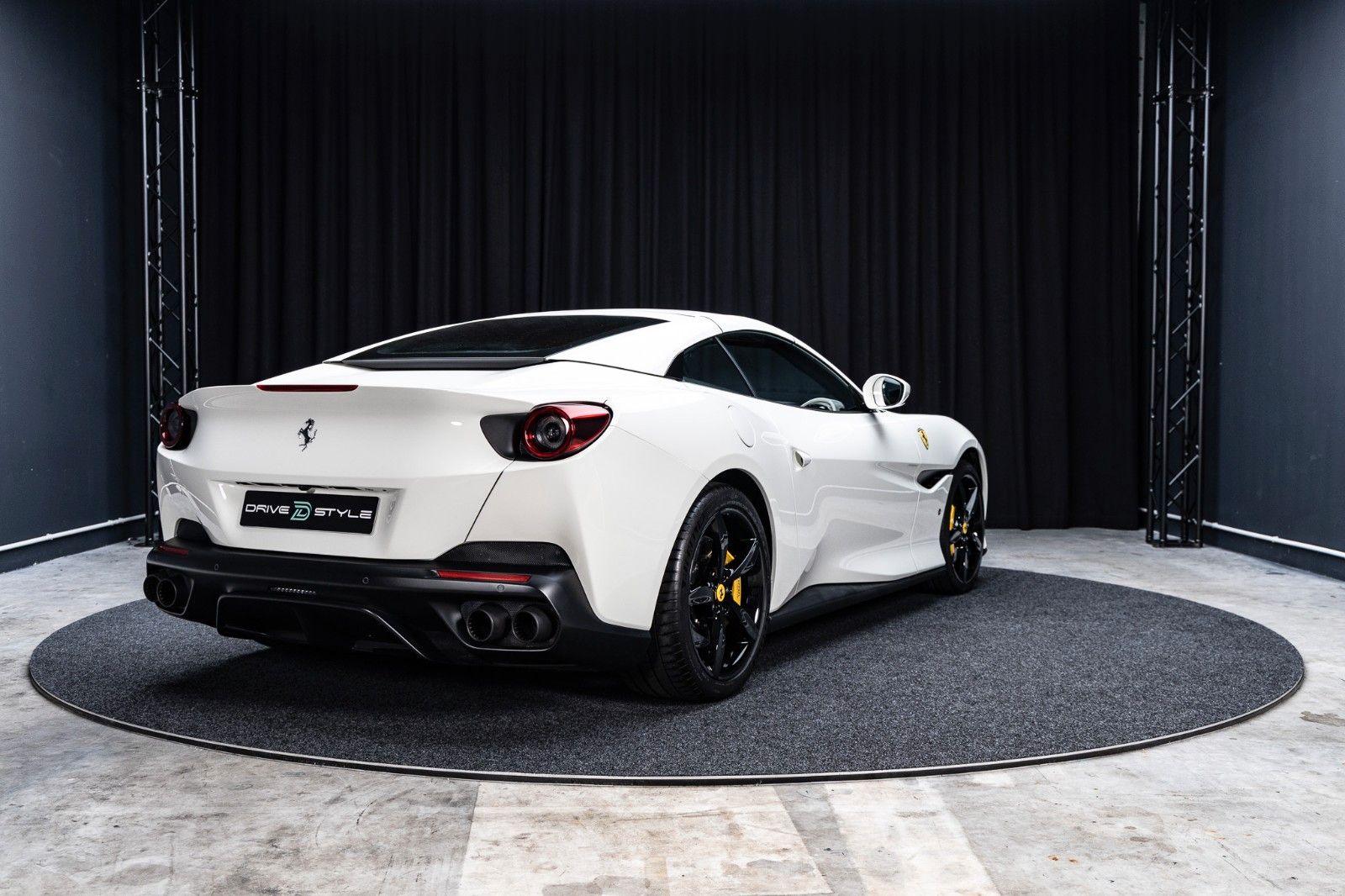 FERRARI Portofino 3.9 T V8 DCT · 5.660 km · Carbon-Lenk – Bild 6
