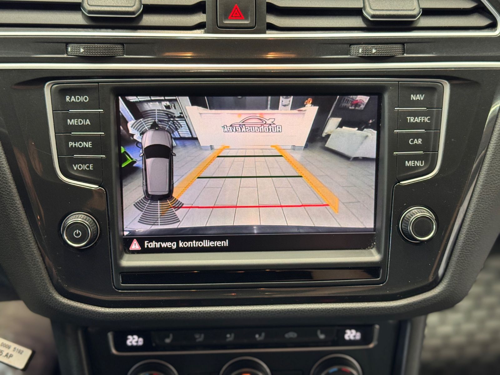 Fahrzeugabbildung Volkswagen Tiguan Comfortline 4Motion|NAVI|KAMERA|1.HAND