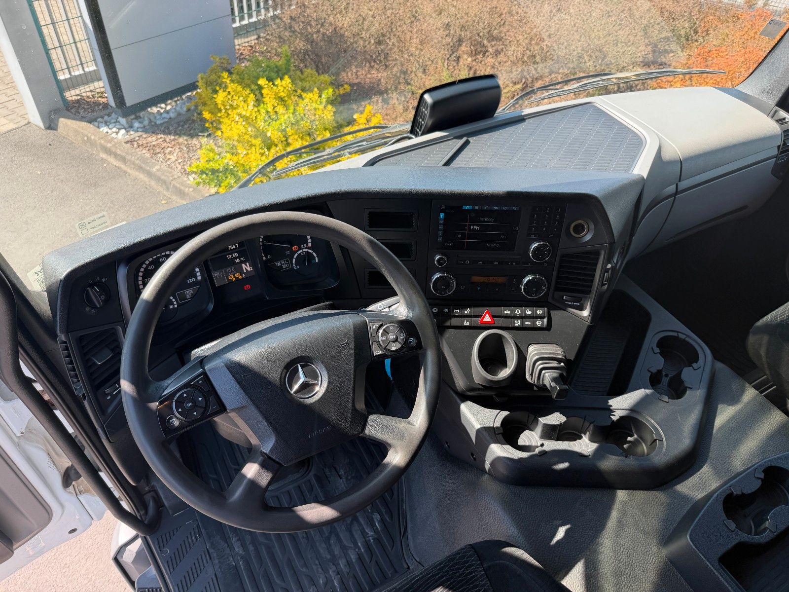 Fahrzeugabbildung Mercedes-Benz Antos 2543 L Schwenkwand LBW BÄR 2.500kg AHK