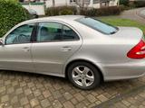 Mercedes-Benz E 320 AVANTGARDE  - Mercedes-Benz E 320 aus 2004 mit Benzin-Antrieb: Limousine