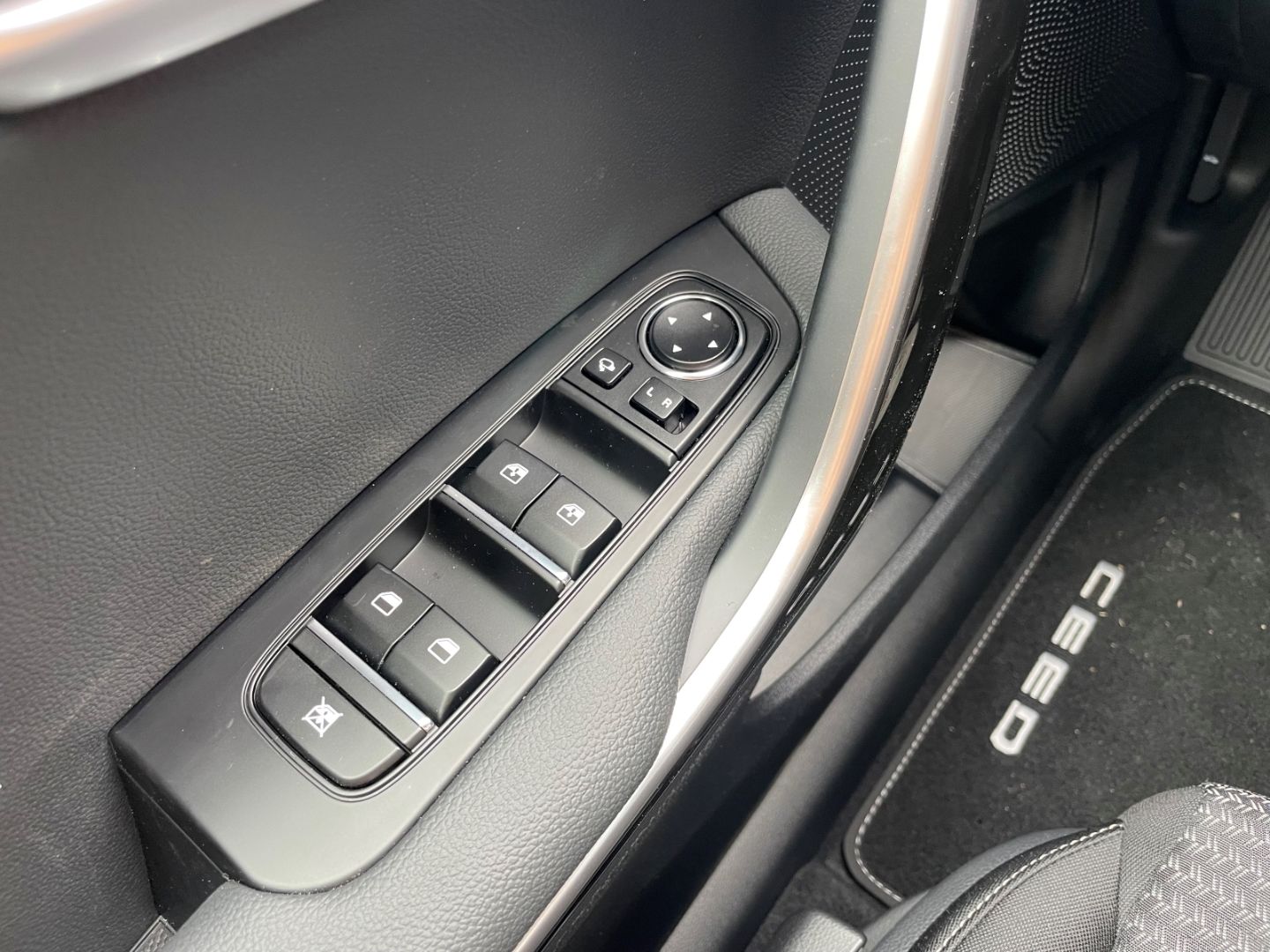 Fahrzeugabbildung Kia Ceed Ultimate LED totWinkAss Kamera Spurhalteass