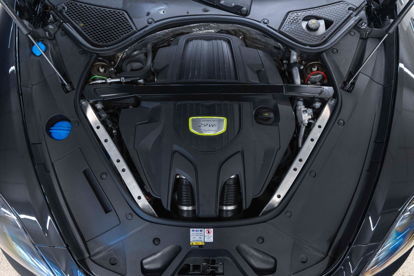 Fahrzeugabbildung Porsche Panamera Sport Turismo 4 E-Hybrid BOSE 360° LED