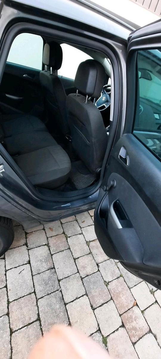 Opel Astra 2012 — photo 12