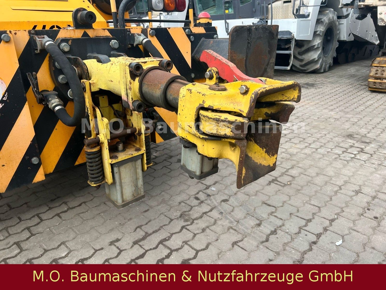 Fahrzeugabbildung JCB UCA Trac RB 18/Zweiwegefahrzeug/Lokomotive