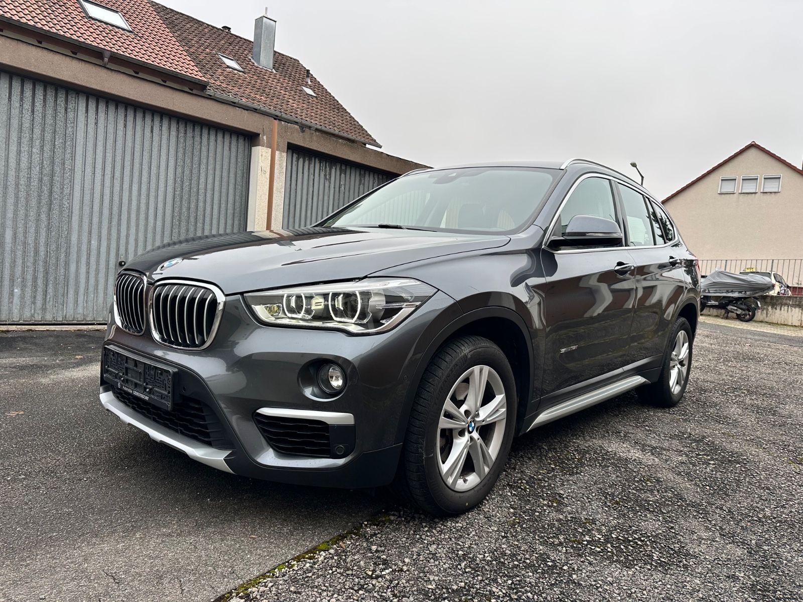 BMW X1 sDrive 18 i xLine/aut/LED/ahk/leder/temp/pdc