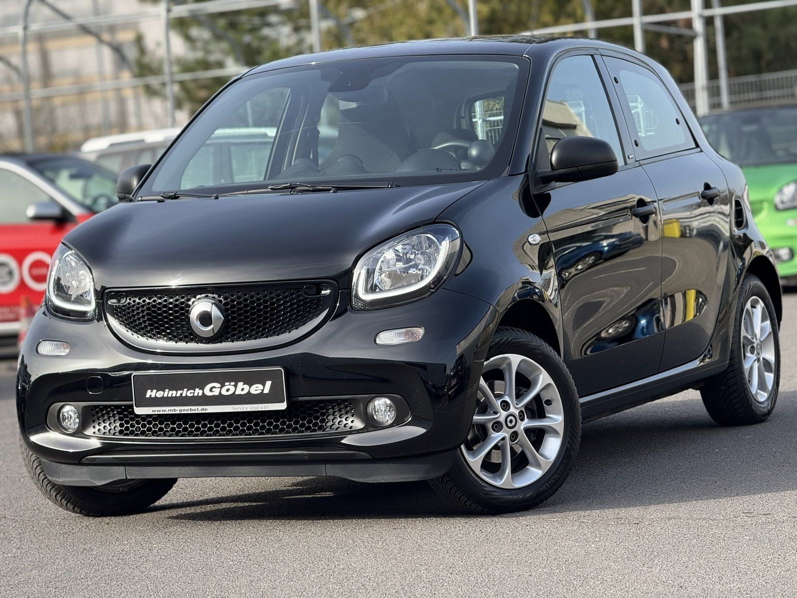 Fahrzeugabbildung Smart forfour*AUTOMATIK*NAVI*PDC*SITZHEIZUNG*