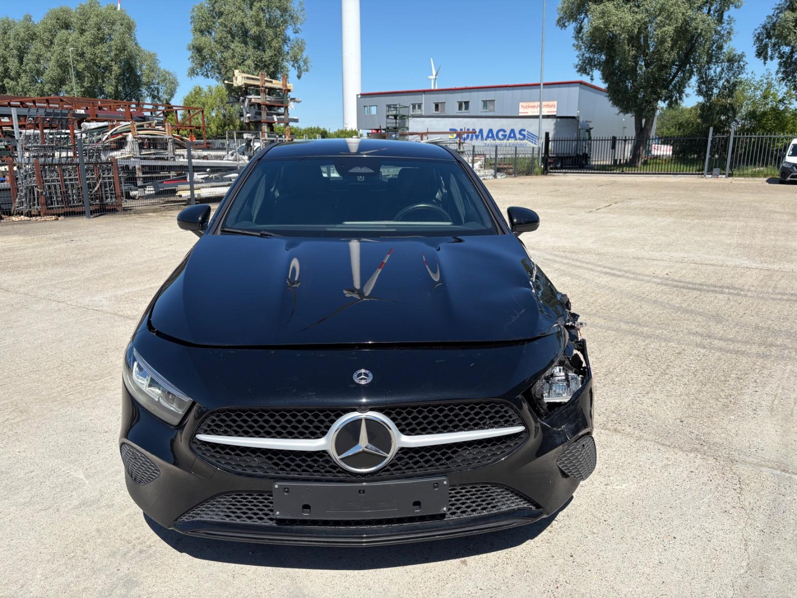 Mercedes-Benz A 180 LIMOUSINE FACELIFT / MILD HYBRID