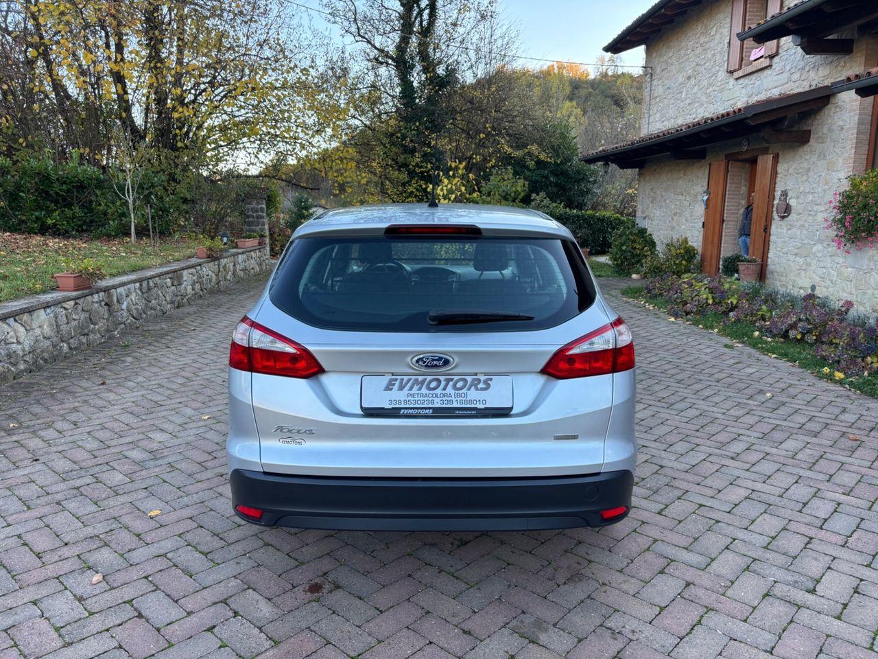 Ford Focus 2012 — салон