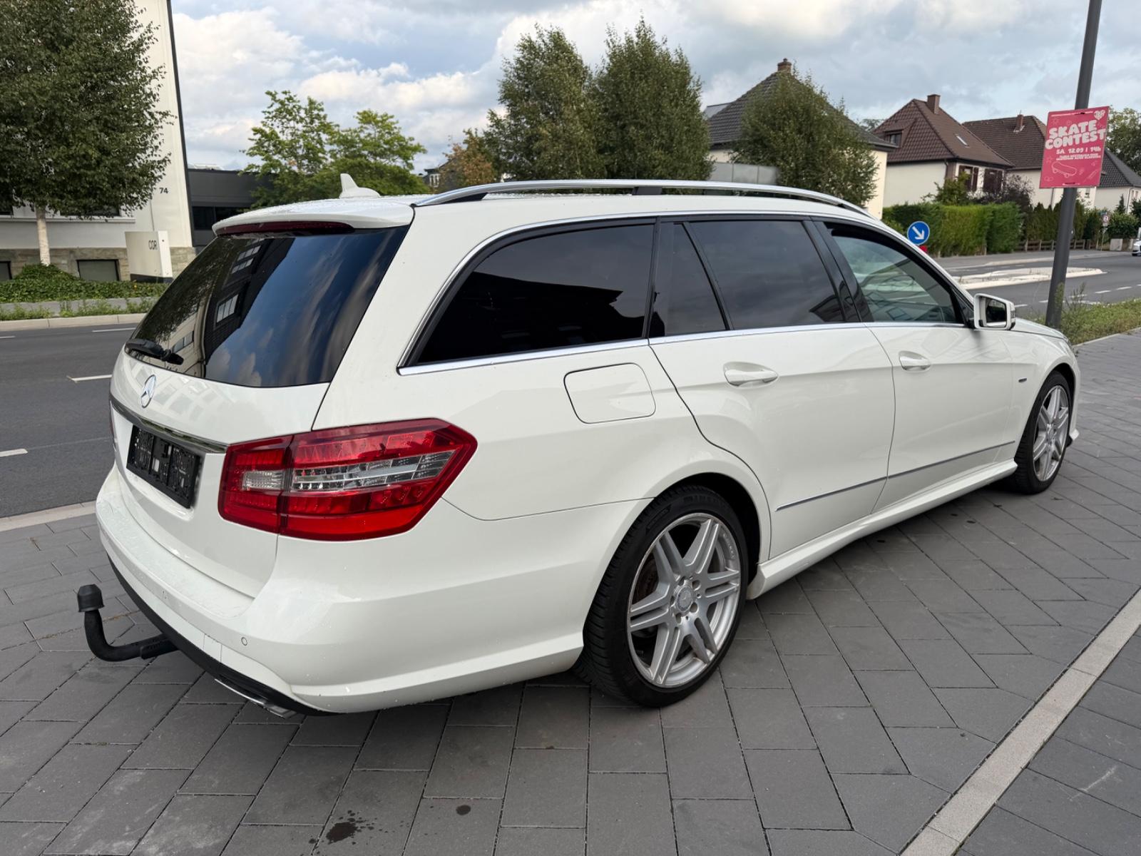Mercedes-Benz E200 2012 — interior