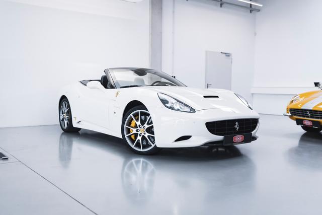 Ferrari California DCT V8 *2. Hand / Scheckheft*