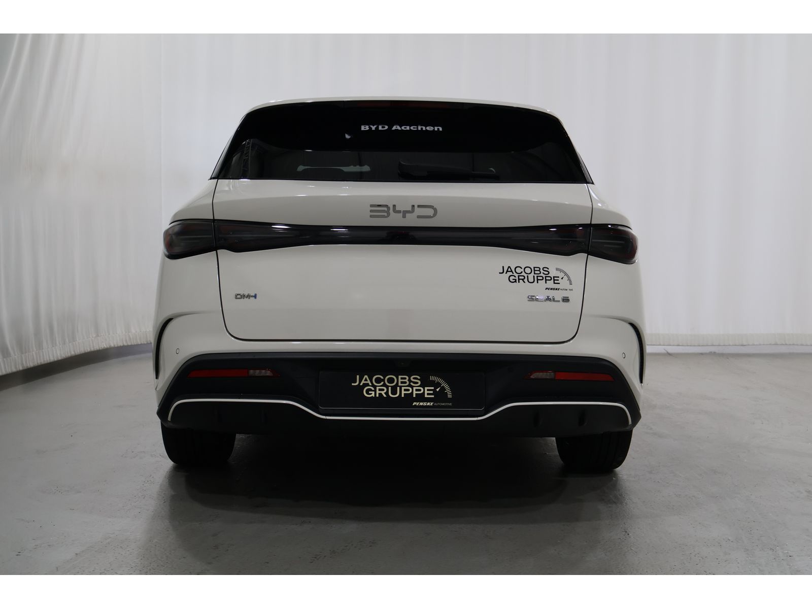 BYD SEAL 6