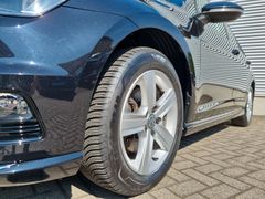 Fahrzeugabbildung Volkswagen Golf VII Variant 1.4 R Line CL
