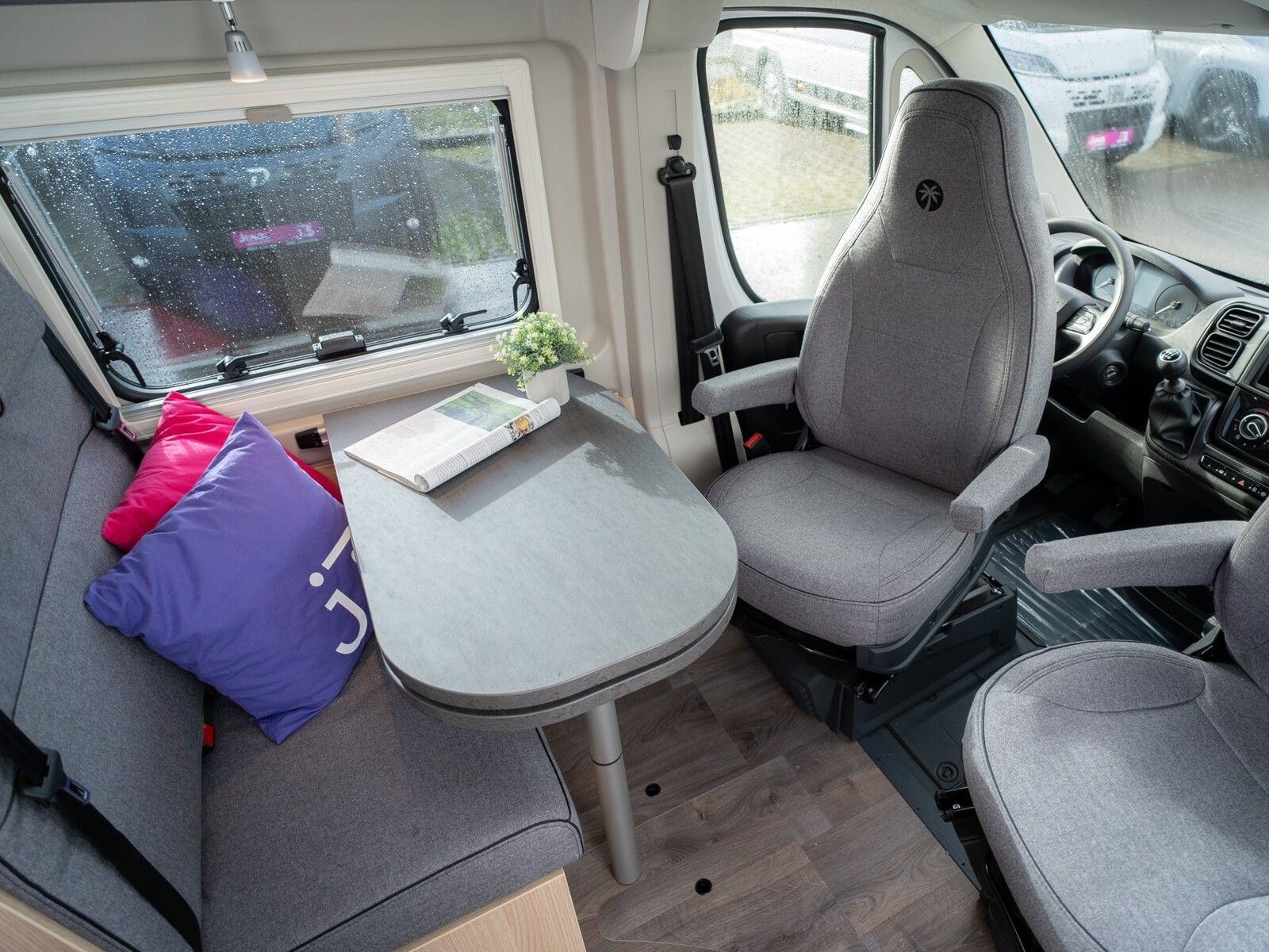 Fahrzeugabbildung Sunlight Cliff 640 Markise, Performance Grey, Vorb. Solar