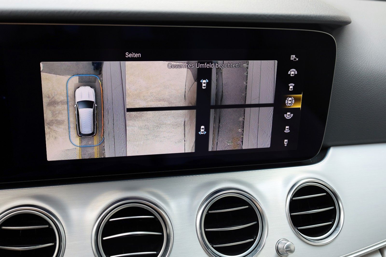 Fahrzeugabbildung Mercedes-Benz E 220d 4M T Leder,Navi,LED,SH+Standhzg.,360°Kam.