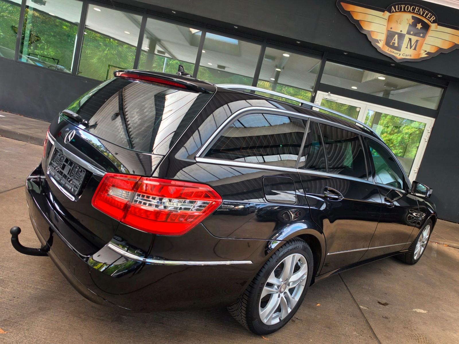 Mercedes-Benz E200 2011 — photo 23