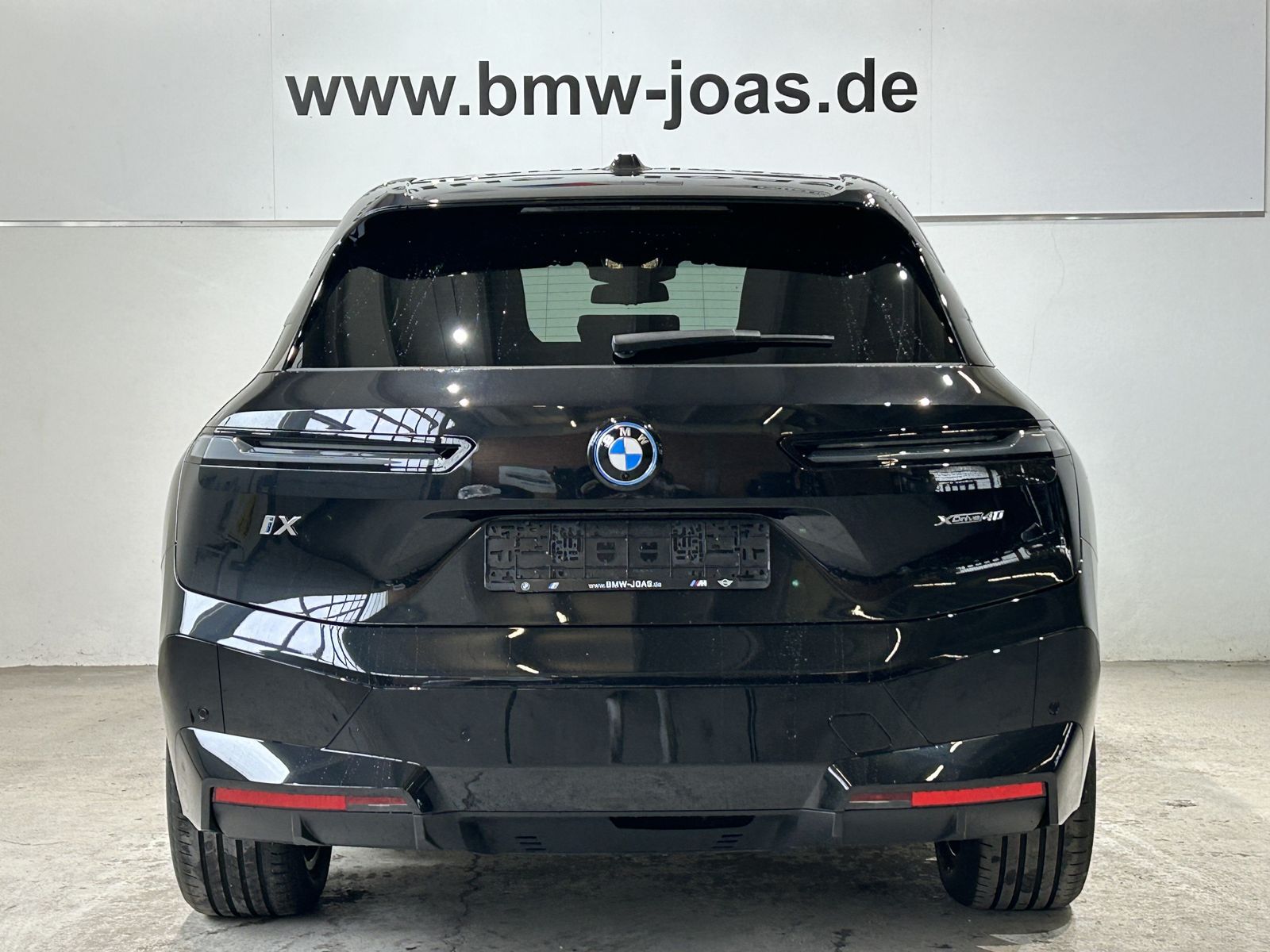 Fahrzeugabbildung BMW iX xDrive40 Sportpaket, Sitzbelüftung, Anhängerk