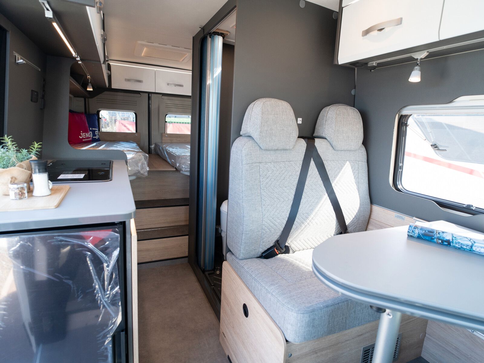 Fahrzeugabbildung Dethleffs Globetrail 640 EK Fiat Heckauszug/Rahmenfenster