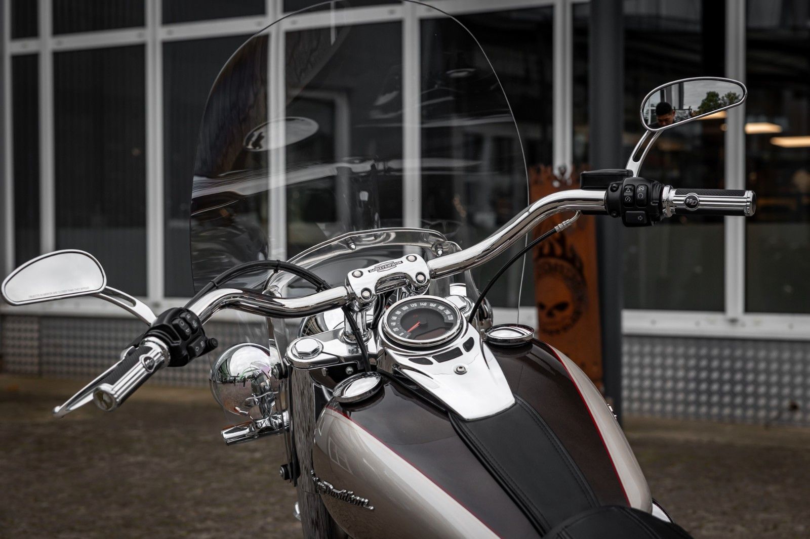 Fahrzeugabbildung Harley-Davidson SOFTAIL DELUXE FLDE - JEKILL & HYDE - NEUWERTIG