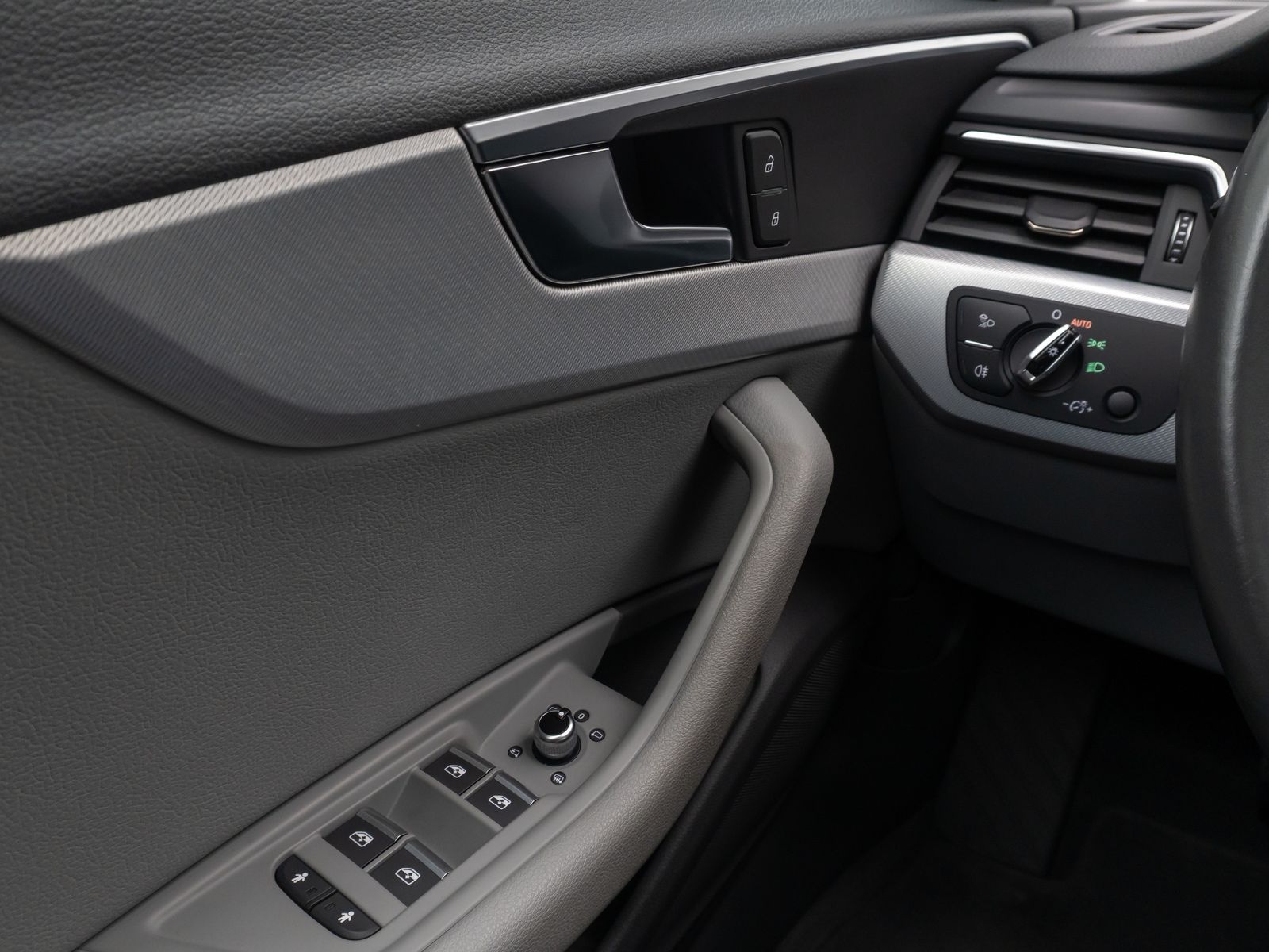 Fahrzeugabbildung Audi A4 quattro design Xenon PDC GSD Limit HiFi 18LM