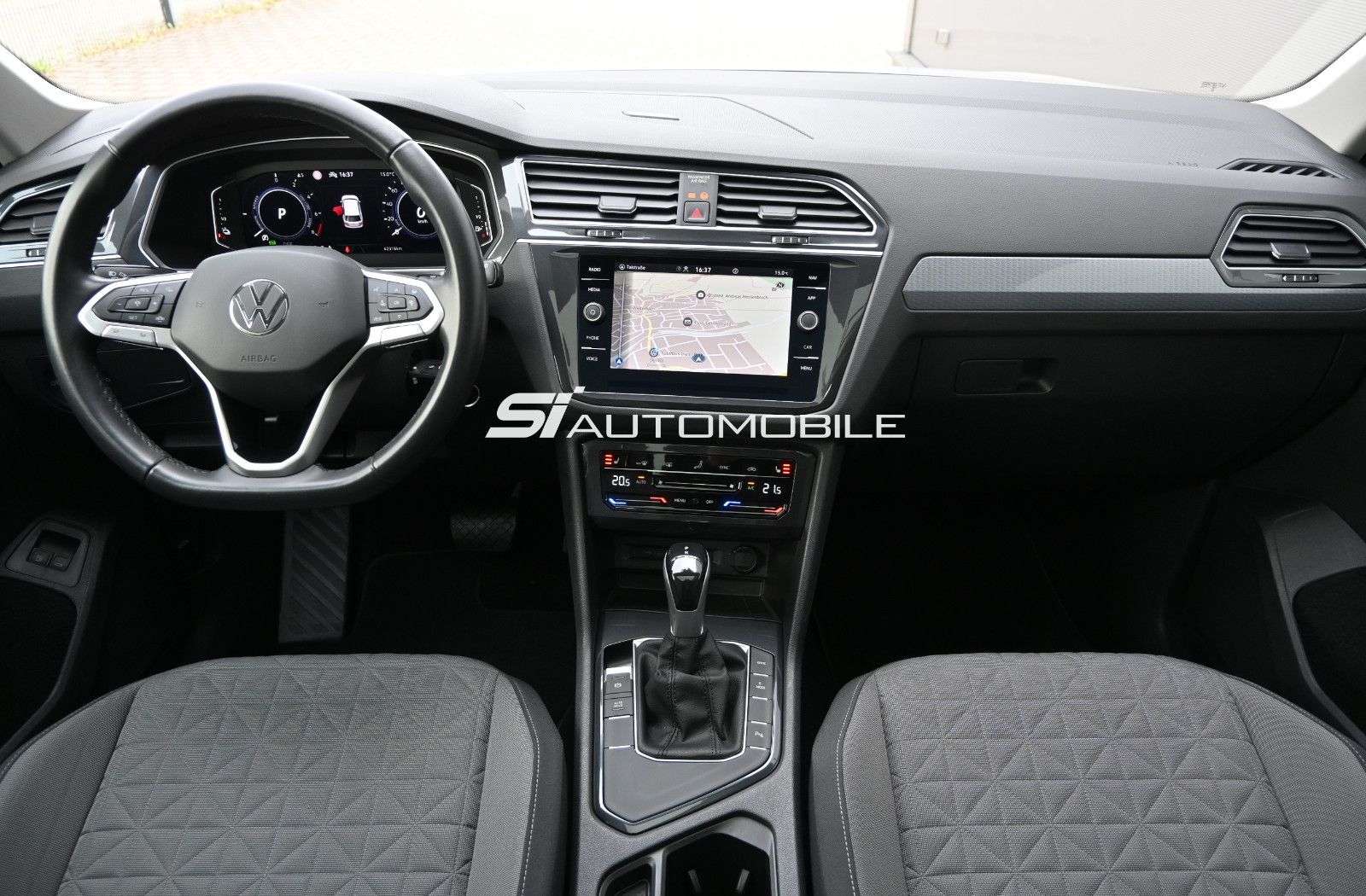 Fahrzeugabbildung Volkswagen Tiguan 1.4 eHybrid DSG Life °ACC°AHK°PANO°KAMERA