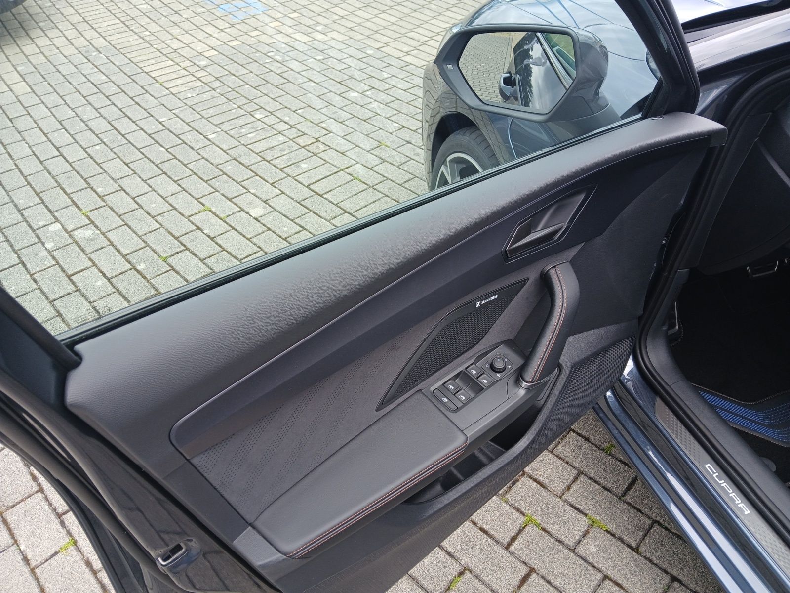 Fahrzeugabbildung CUPRA Leon Sportstourer VZ 1.5 e-Hybrid MATRIX AHK