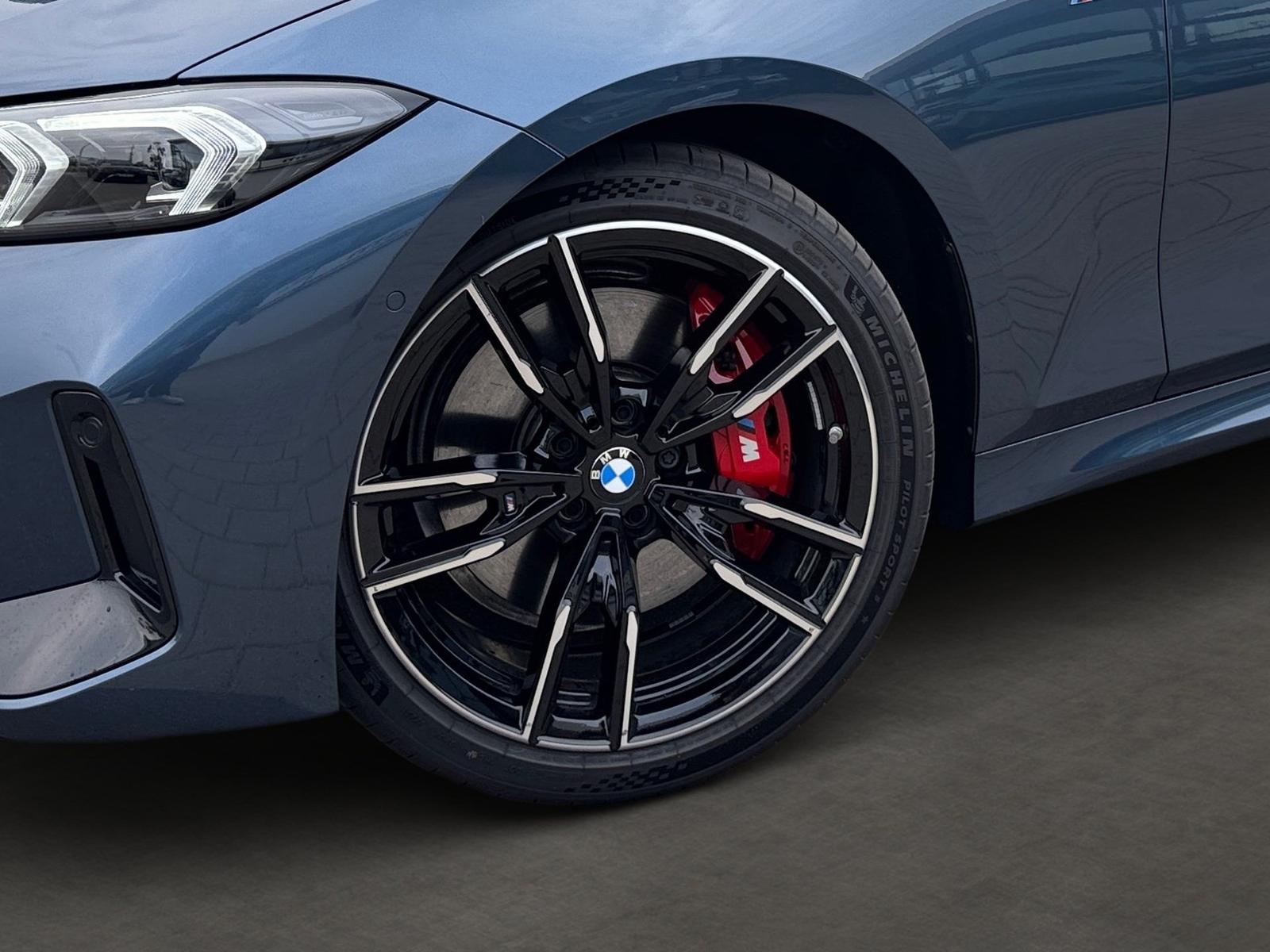BMW M340d xDrive Touring; AHK, Pano, Komortzugang