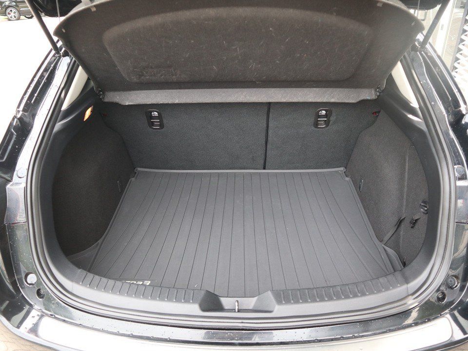 Fahrzeugabbildung Mazda 3 Sports-Line G-120 BI-XENON BOSE HUD EPH RFK SH
