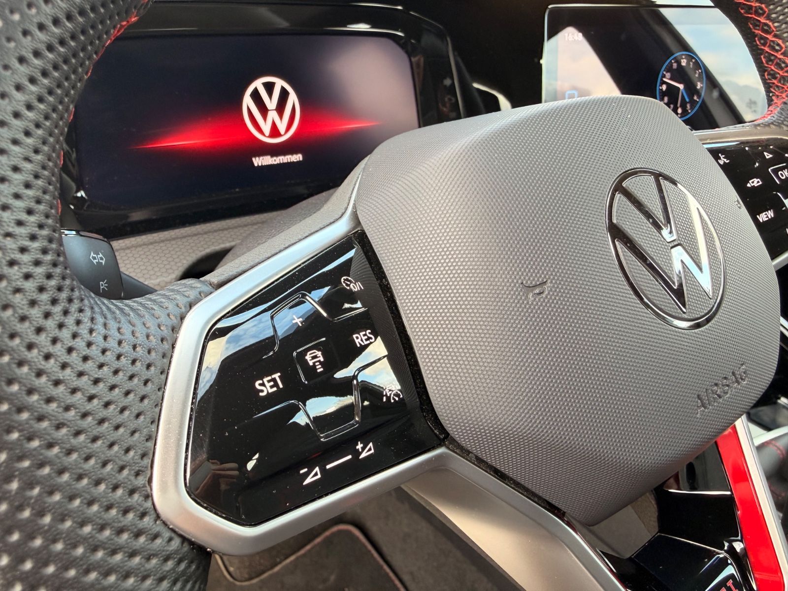VW Golf VIII Lim. GTI AAC SHZ NAVI PDC V+H LED