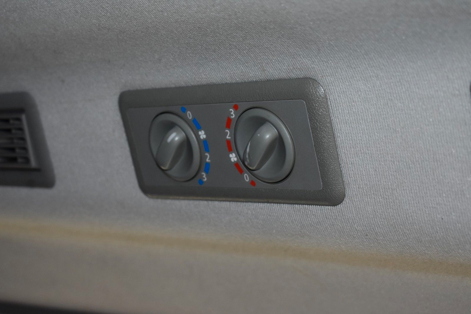 Fahrzeugabbildung Nissan Primastar Kombi L1H1 2.7t 9.Sitzer AHK Klima