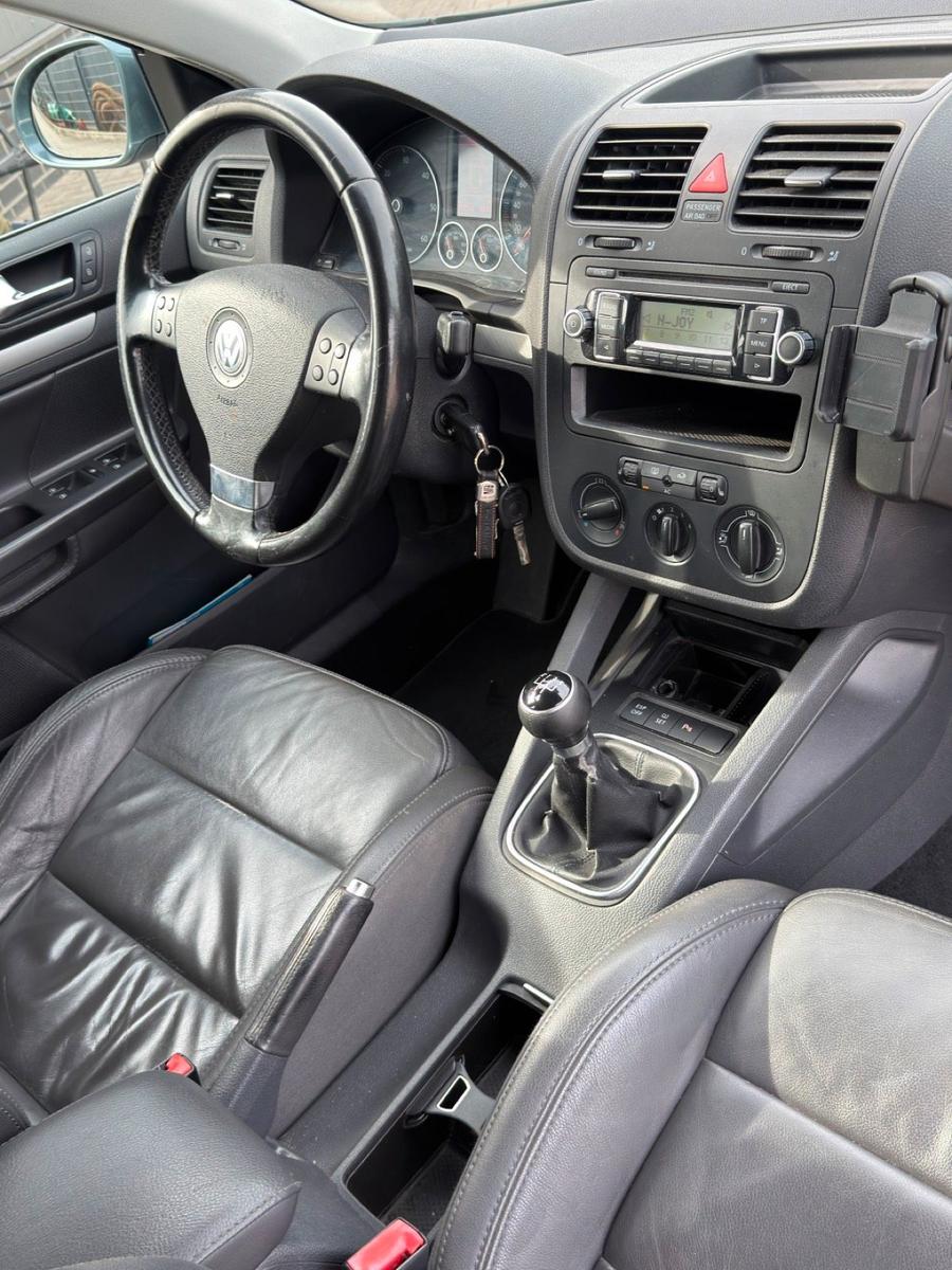 Volkswagen Golf 2009 — engine 105 HP (77kW)